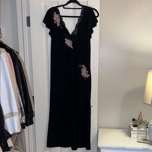 Oscar de la Renta Pink Label Black Dress With Floral Details and Lace Collar